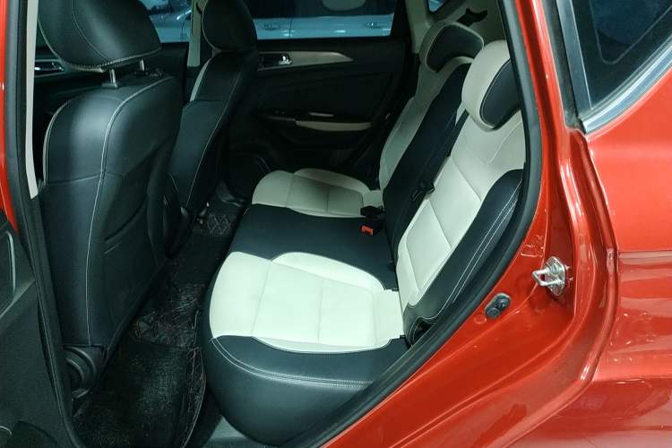 Used CHANGAN CS35 2017 1.6L Automatic Luxury Model Interior 4