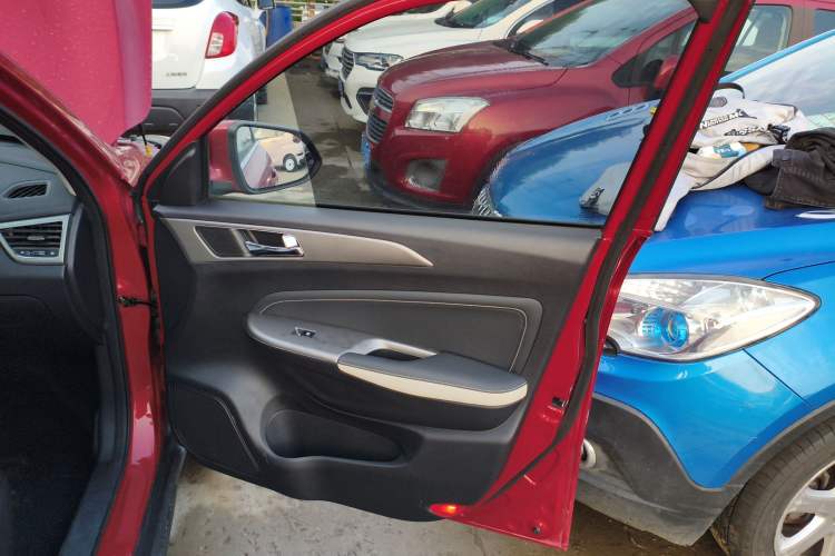 Used CHANGAN CS35 2017 1.6L Automatic Luxury Model Interior 5