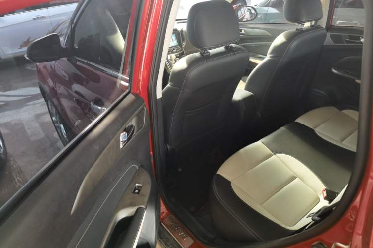 Used CHANGAN CS35 2017 1.6L Automatic Luxury Model Interior 6