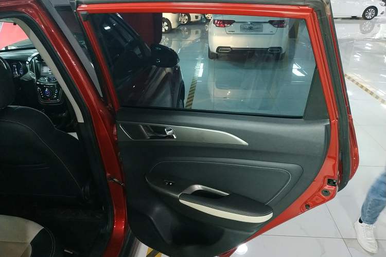 Used CHANGAN CS35 2017 1.6L Automatic Luxury Model Interior 6