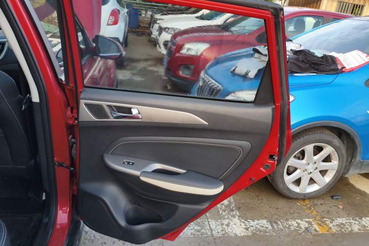 Used CHANGAN CS35 2017 1.6L Automatic Luxury Model Interior 6