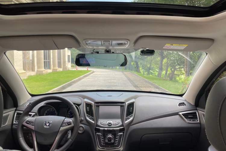 Used CHANGAN CS35 2017 1.6L Automatic Luxury Model Interior 1