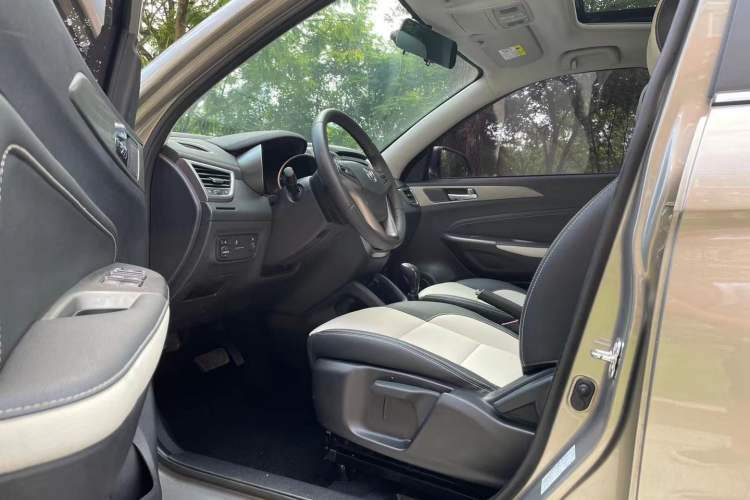 Used CHANGAN CS35 2017 1.6L Automatic Luxury Model Interior 2