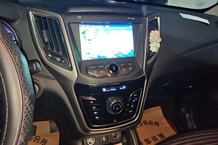 Used CHANGAN CS35 2017 1.6L Automatic Luxury Model Audio And AC Panel