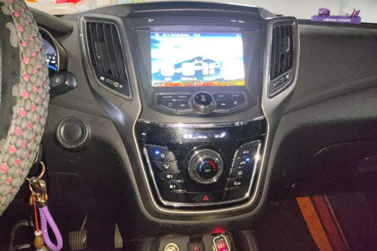 Used CHANGAN CS35 2017 1.6L Manual Luxury Model Audio And AC Panel