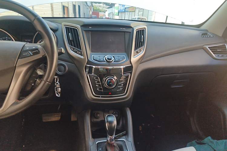 Used CHANGAN CS35 2017 1.6L Automatic Luxury Model Audio And AC Panel