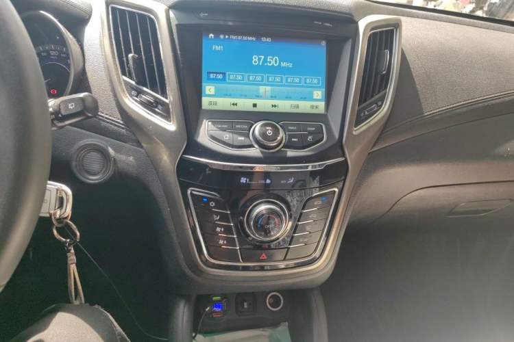 Used CHANGAN CS35 2017 1.6L Manual Luxury Model Audio And AC Panel