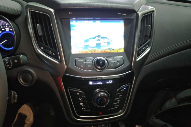 Used CHANGAN CS35 2017 1.6L Automatic Luxury Model Audio And AC Panel