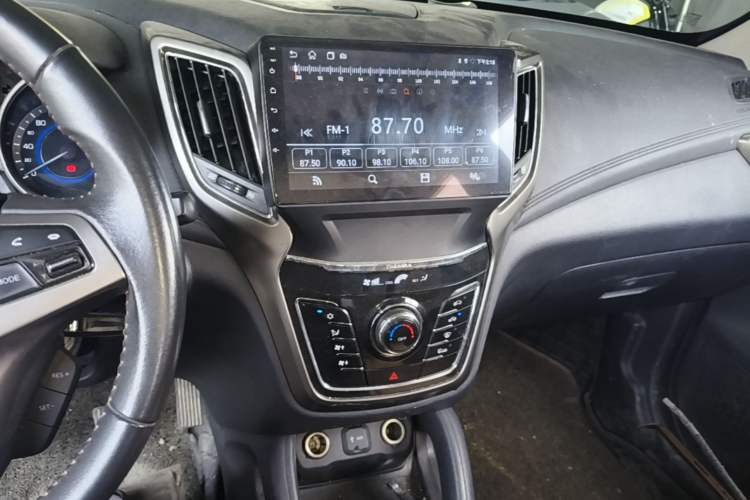 Used CHANGAN CS35 2017 1.6L Manual Luxury Model Audio And AC Panel