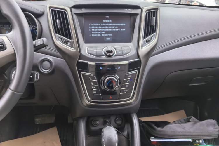 Used CHANGAN CS35 2017 1.6L Automatic Luxury Model Audio And AC Panel