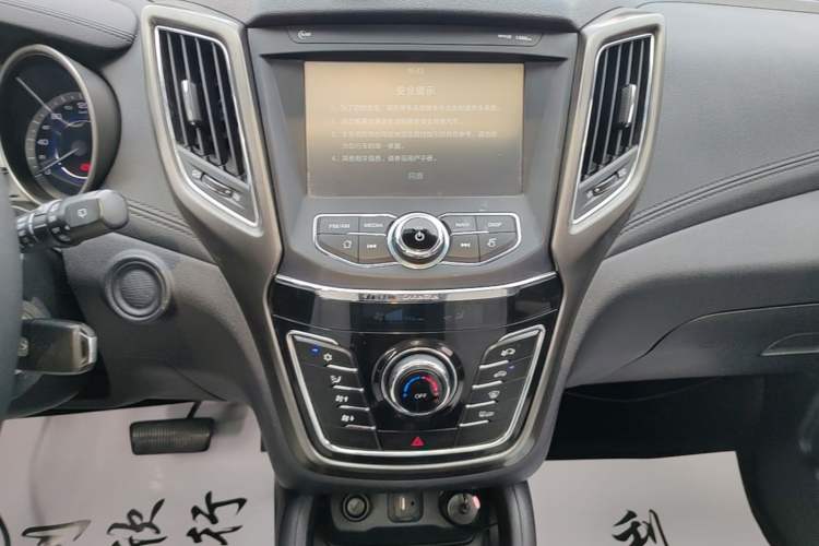 Used CHANGAN CS35 2017 1.6L Automatic Luxury Model Audio And AC Panel