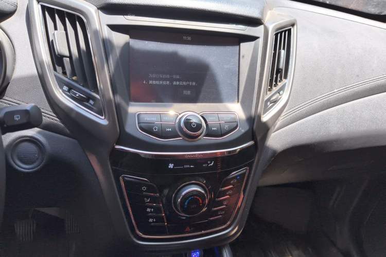 Used CHANGAN CS35 2017 1.6L Manual Luxury Model Audio And AC Panel