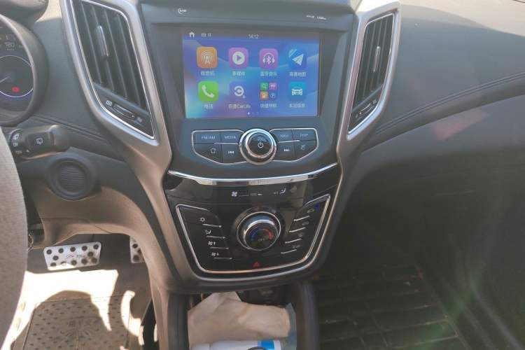 Used CHANGAN CS35 2017 1.6L Automatic Luxury Model Audio And AC Panel
