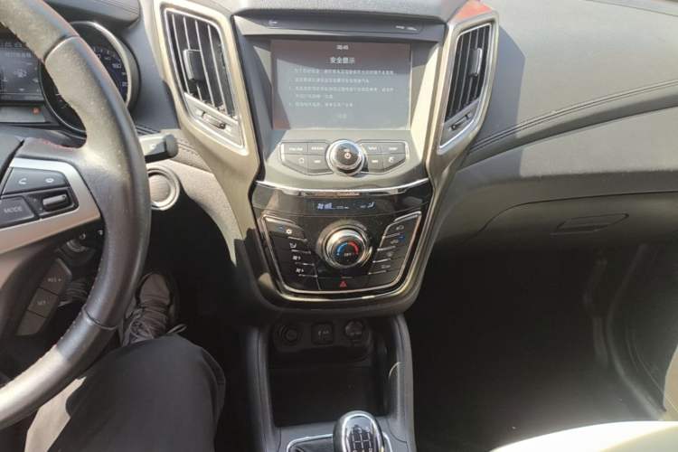Used CHANGAN CS35 2017 1.6L Manual Luxury Model Audio And AC Panel