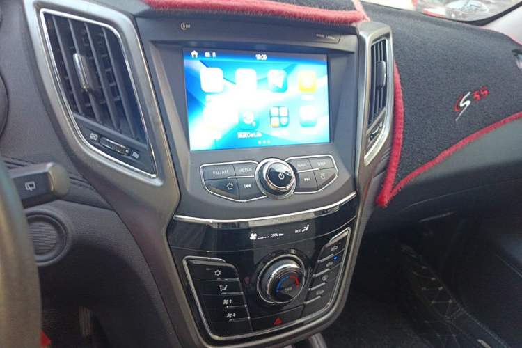 Used CHANGAN CS35 2017 1.6L Manual Luxury Model Audio And AC Panel