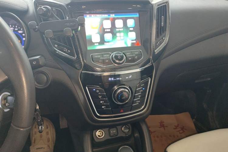 Used CHANGAN CS35 2017 1.6L Automatic Luxury Model Audio And AC Panel