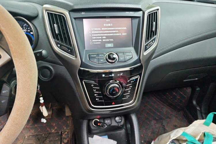 Used CHANGAN CS35 2017 1.6L Manual Luxury Model Audio And AC Panel