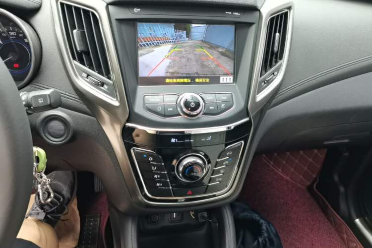 Used CHANGAN CS35 2017 1.6L Automatic Luxury Model Audio And AC Panel