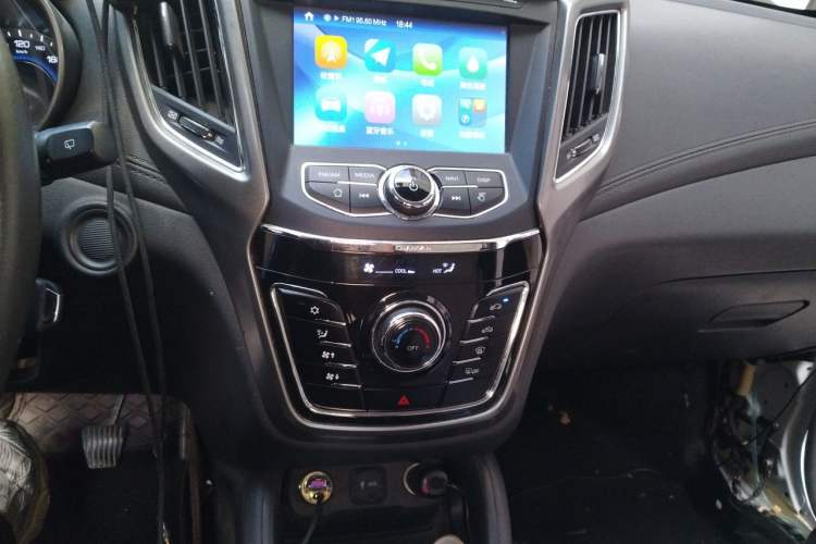 Used CHANGAN CS35 2017 1.6L Manual Luxury Model Audio And AC Panel