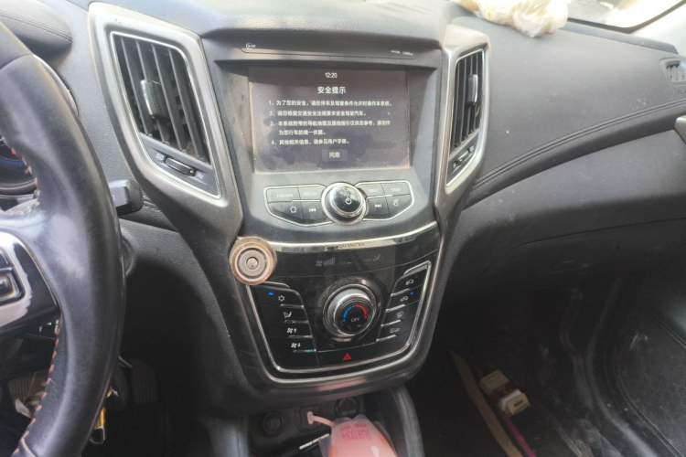 Used CHANGAN CS35 2017 1.6L Automatic Luxury Model Audio And AC Panel
