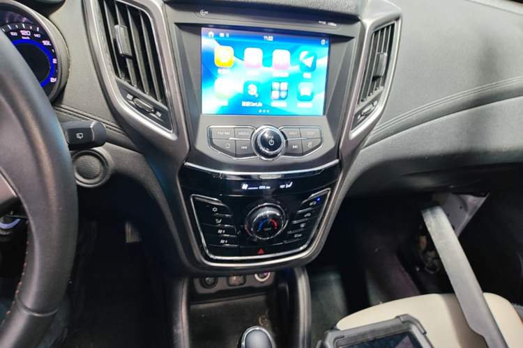 Used CHANGAN CS35 2017 1.6L Automatic Luxury Model Audio And AC Panel