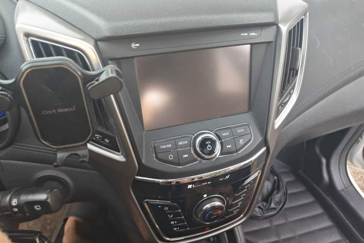 Used CHANGAN CS35 2017 1.6L Manual Luxury Model Audio And AC Panel