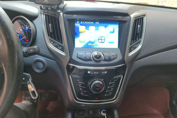 Used CHANGAN CS35 2017 1.6L Automatic Luxury Model Audio And AC Panel