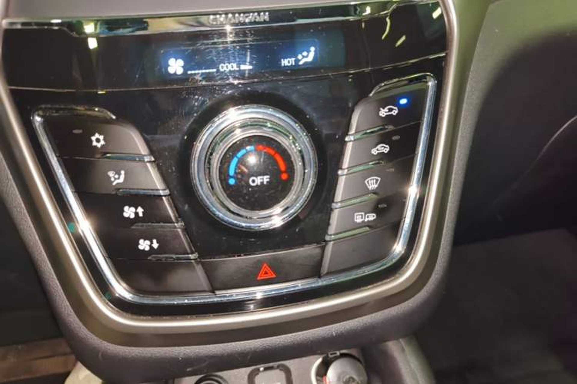 Used CHANGAN CS35 2017 1.6L Automatic Luxury Model Audio And AC Panel