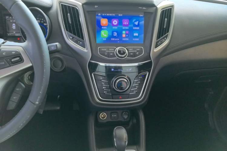 Used CHANGAN CS35 2017 1.6L Automatic Luxury Model Audio And AC Panel