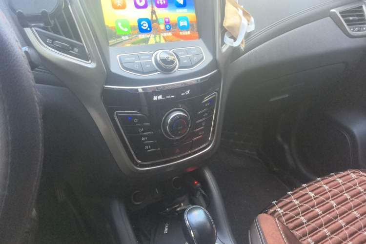 Used CHANGAN CS35 2017 1.6L Automatic Luxury Model Audio And AC Panel
