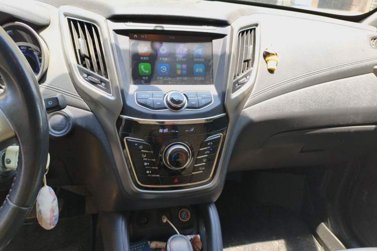 Used CHANGAN CS35 2017 1.6L Automatic Luxury Model Audio And AC Panel