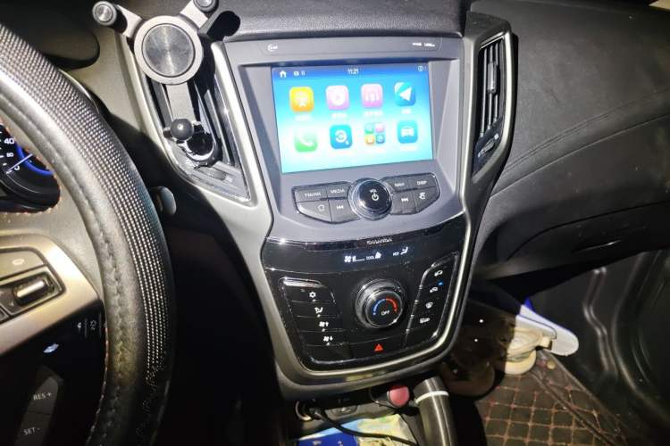Used CHANGAN CS35 2017 1.6L Automatic Luxury Model Audio And AC Panel