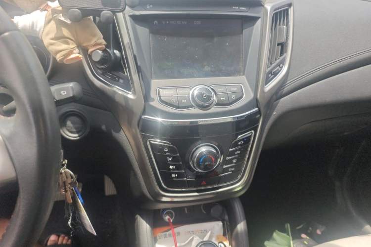 Used CHANGAN CS35 2017 1.6L Automatic Luxury Model Audio And AC Panel