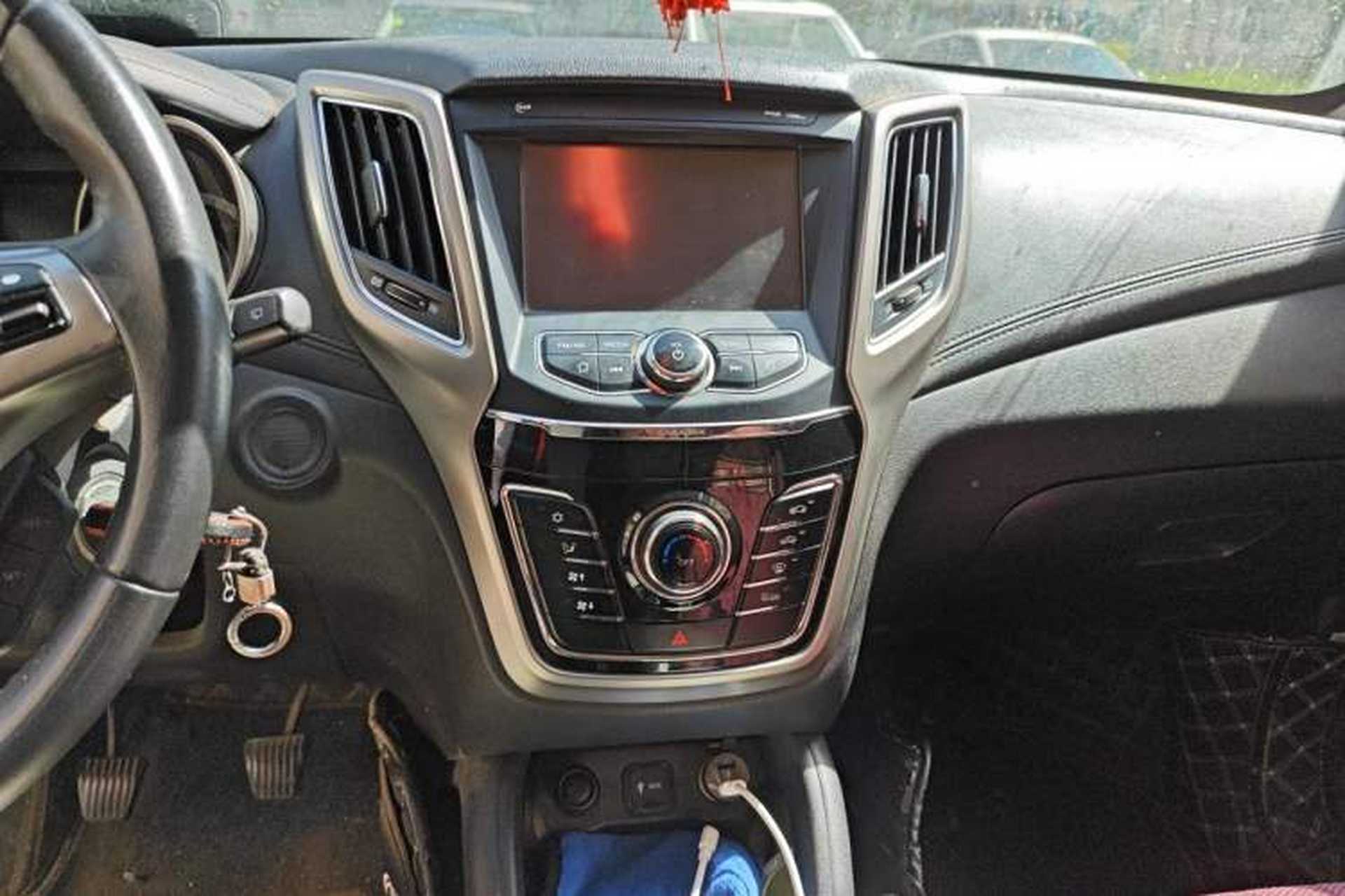 Used CHANGAN CS35 2017 1.6L Manual Luxury Model Audio And AC Panel