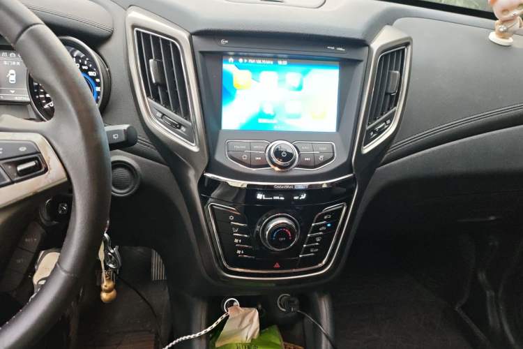 Used CHANGAN CS35 2017 1.6L Manual Luxury Model Audio And AC Panel