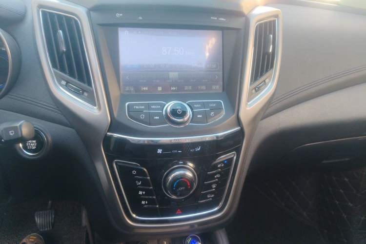 Used CHANGAN CS35 2017 1.6L Manual Comfort Model Audio And AC Panel