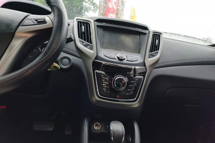 Used CHANGAN CS35 2017 1.6L Automatic Luxury Model Audio And AC Panel