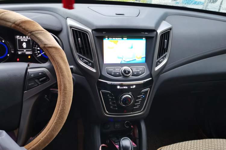 Used CHANGAN CS35 2017 1.6L Automatic Luxury Model Audio And AC Panel