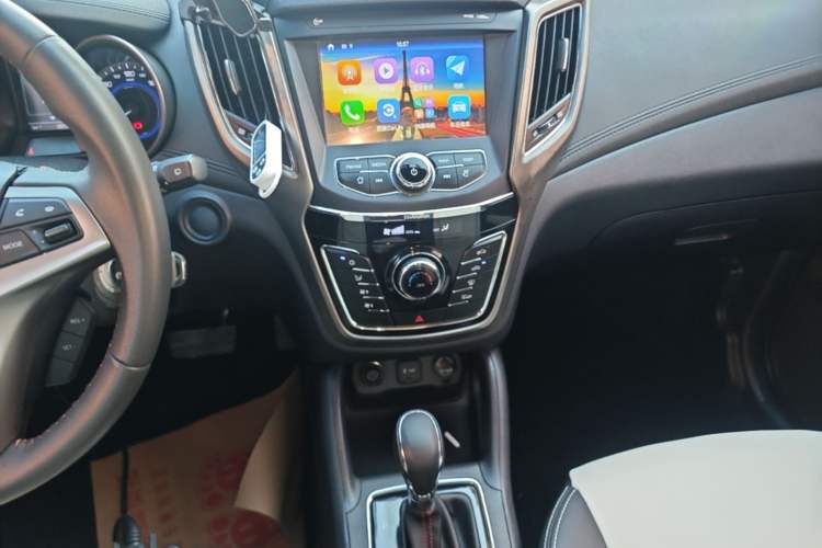 Used CHANGAN CS35 2017 1.6L Automatic Luxury Model Audio And AC Panel