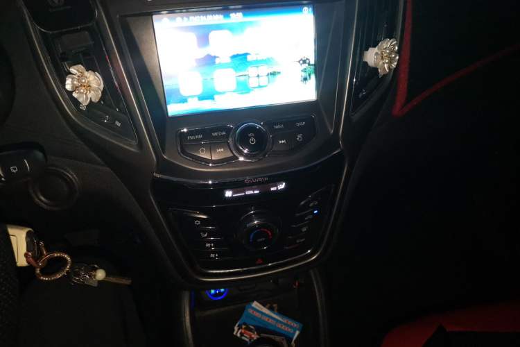 Used CHANGAN CS35 2017 1.6L Automatic Luxury Model Audio And AC Panel