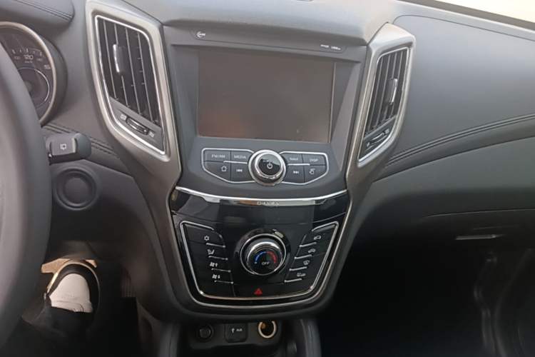 Used CHANGAN CS35 2017 1.6L Manual Luxury Model Audio And AC Panel