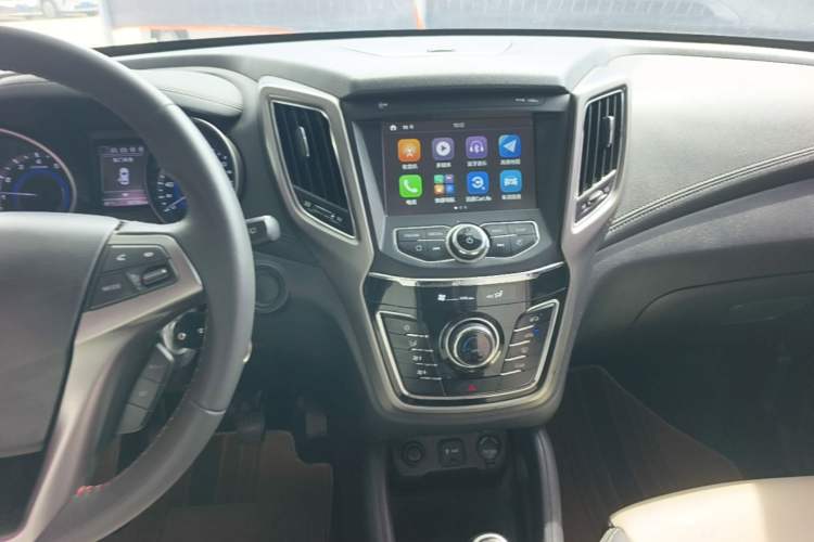 Used CHANGAN CS35 2017 1.6L Manual Luxury Model Audio And AC Panel