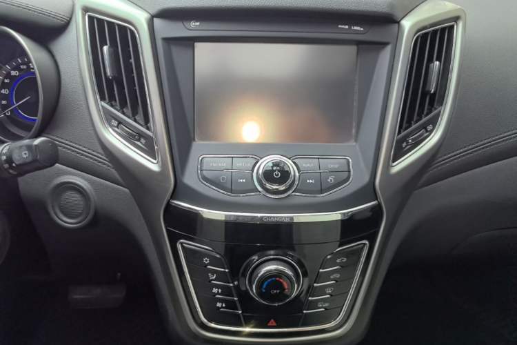 Used CHANGAN CS35 2017 1.6L Automatic Luxury Model Audio And AC Panel