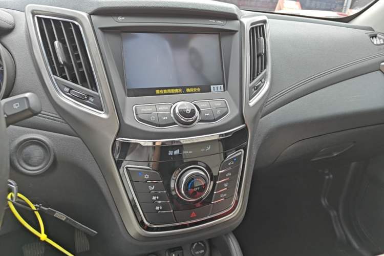 Used CHANGAN CS35 2017 1.6L Manual Luxury Model Audio And AC Panel