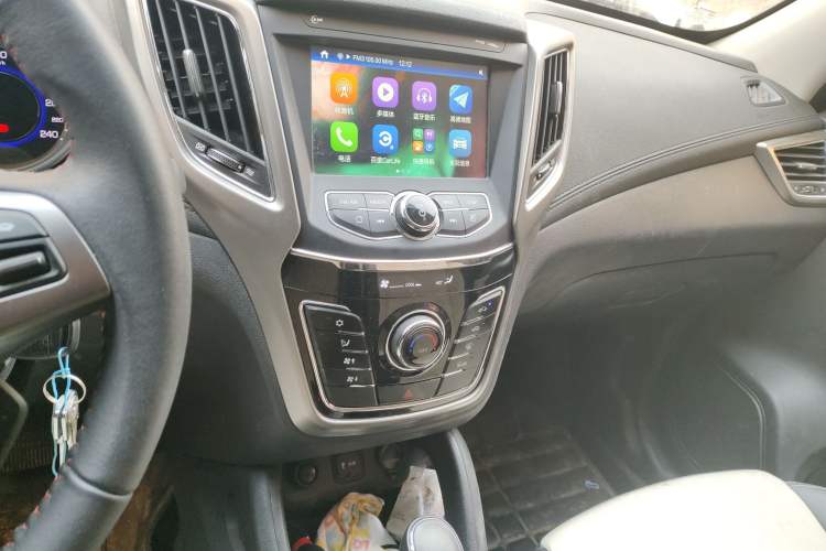 Used CHANGAN CS35 2017 1.6L Automatic Luxury Model Audio And AC Panel