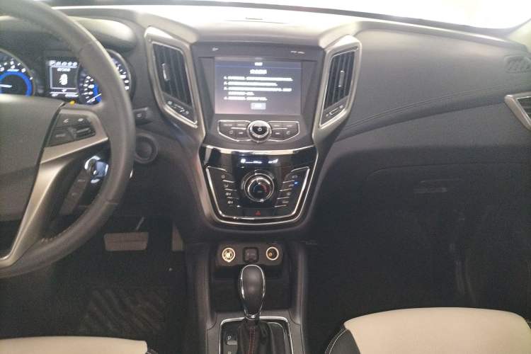Used CHANGAN CS35 2017 1.6L Automatic Luxury Model Audio And AC Panel