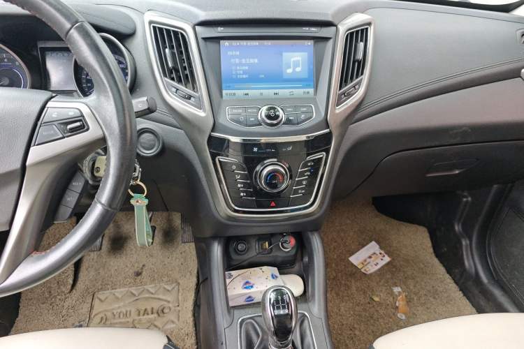 Used CHANGAN CS35 2017 1.6L Manual Luxury Model Audio And AC Panel