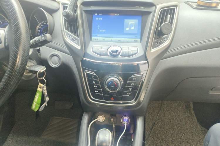 Used CHANGAN CS35 2017 1.6L Automatic Luxury Model Audio And AC Panel