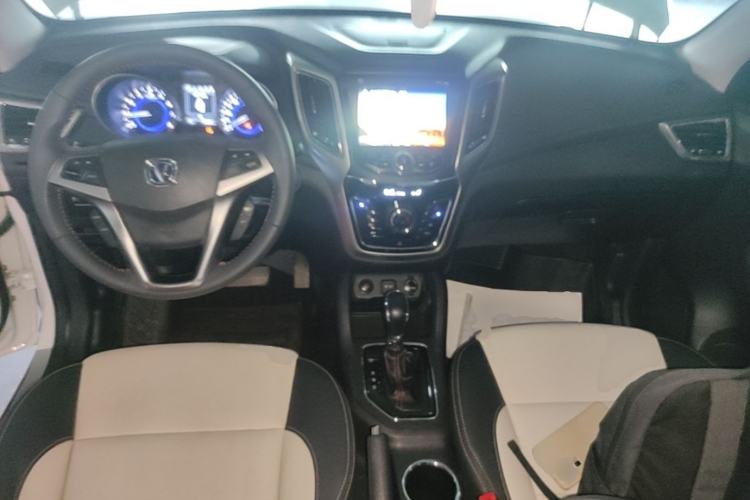 Used CHANGAN CS35 2017 1.6L Automatic Luxury Model Center Console