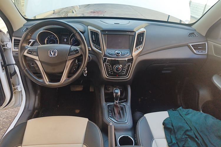 Used CHANGAN CS35 2017 1.6L Automatic Luxury Model Center Console
